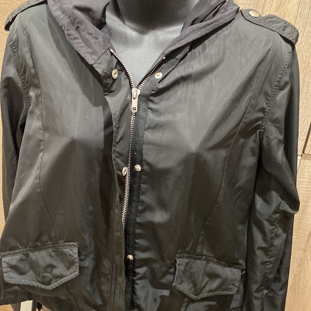 Windbreaker - Picture 3 of 3
